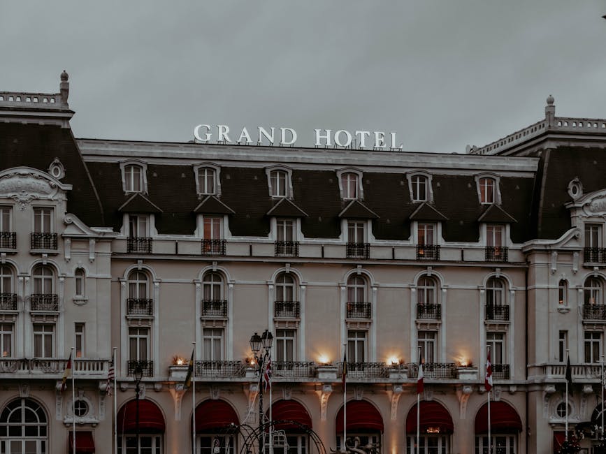 Traditional Hotels vs Pod Hotels vs Zero-Gravity Resorts: Hospitality Revolution 2026